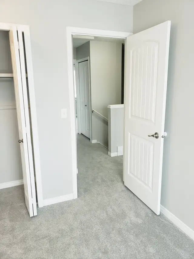 Whitehorn - Upper Level - 3 Bed   1.5 Bath - Photo 2