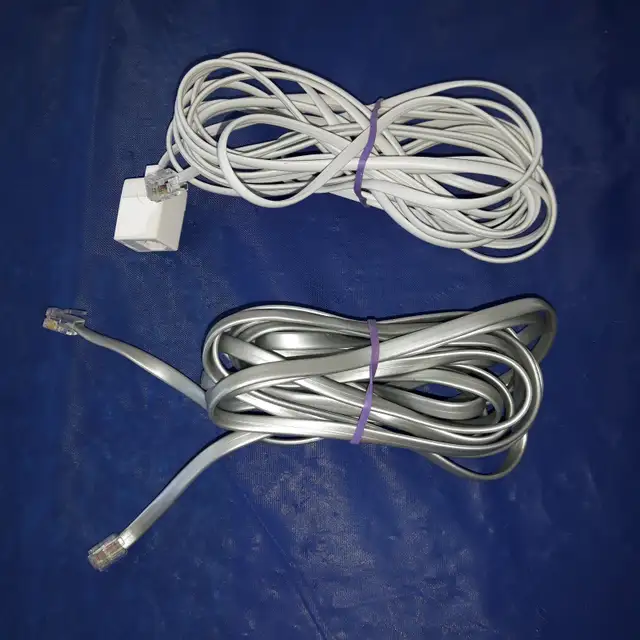 2CONNECTEURS POUR TÉLÉPHONE MAISON, 1 BLANC 1 GRIS: $5.00 CHACUN