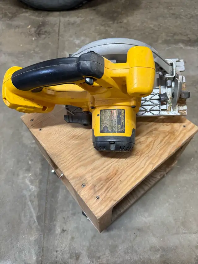 18v Dewalt Cordless Saw - Photo 2