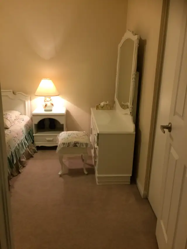 Spacious room for Rent at Derry Road & Scott  Blvd in Milton - Photo 2