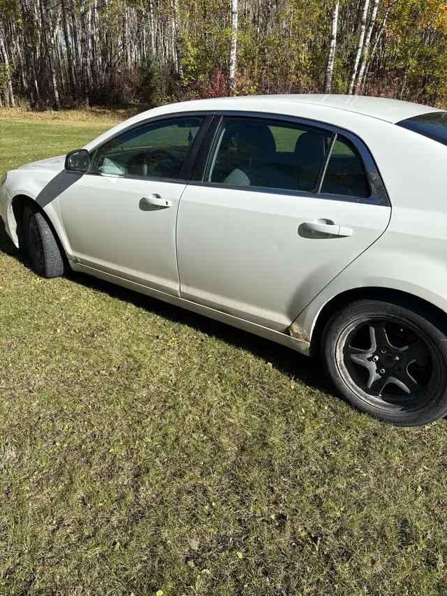 2009 Chevy Malibu - Photo 2