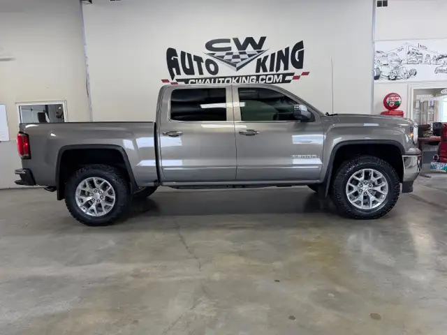 2017 GMC Sierra 1500 SLT / 4x4 / Crew / Fully Appointed - Photo 2