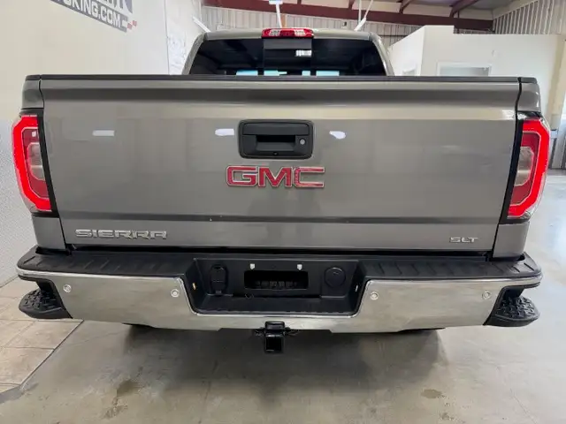 2017 GMC Sierra 1500 SLT / 4x4 / Crew / Fully Appointed - Photo 4