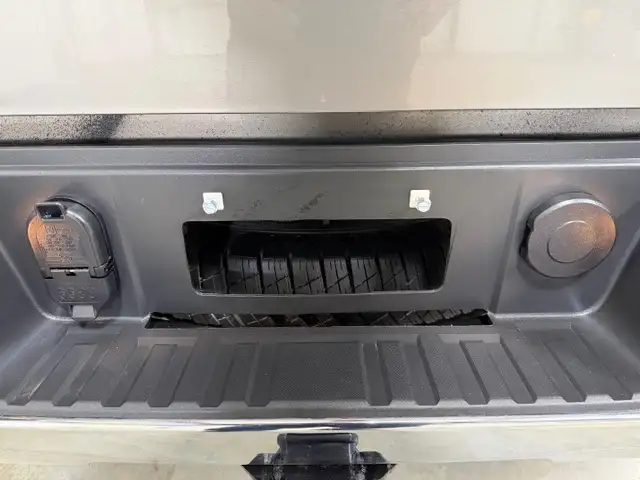 2017 GMC Sierra 1500 SLT / 4x4 / Crew / Fully Appointed - Photo 6