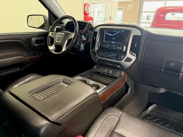 2017 GMC Sierra 1500 SLT / 4x4 / Crew / Fully Appointed - Photo 10