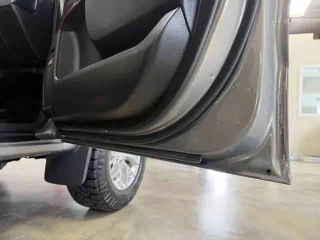 2017 GMC Sierra 1500 SLT / 4x4 / Crew / Fully Appointed - Photo 33