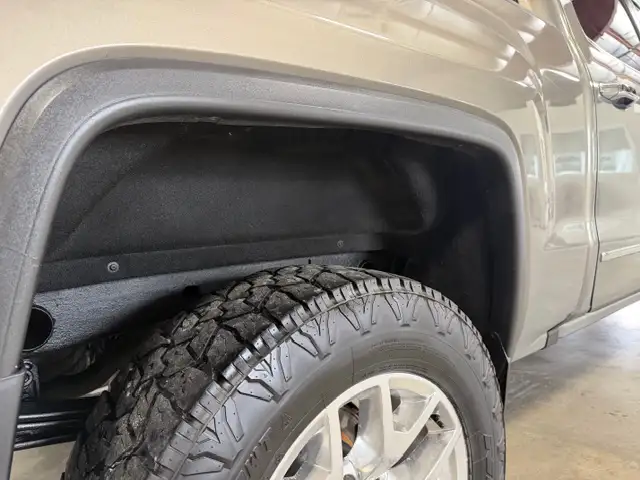 2017 GMC Sierra 1500 SLT / 4x4 / Crew / Fully Appointed - Photo 37