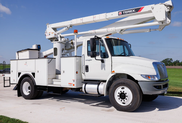 2013 International 4300 Terex TL60 Bucket Truck - Photo 4