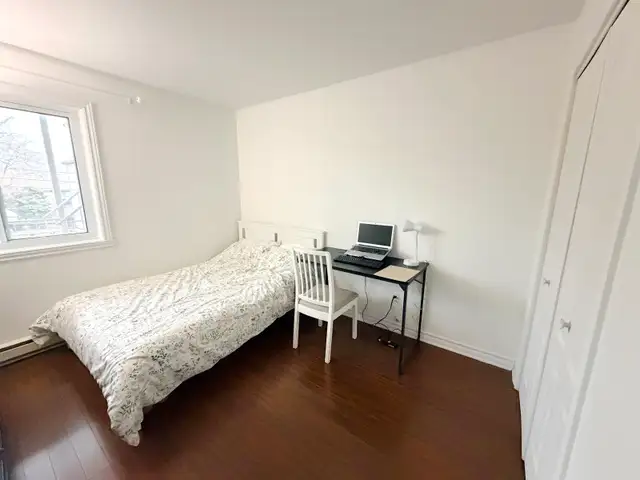 Big Bright 2Bed 1Bath - Photo 3