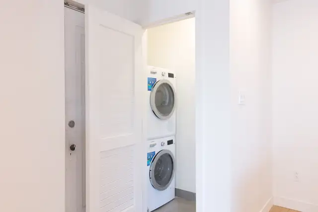 fully renovated 3 bedroom for rent, NDG, June 1 - ID 2544 - Photo 9