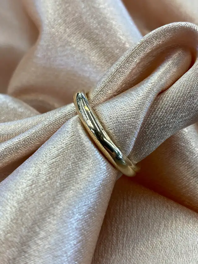 10K Gold High Polish Rounded Wedding Band