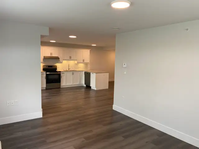 2Bed Corner Unit w/Balcony! 302-55 Forest Hill, Available  Aug 1 - Photo 6