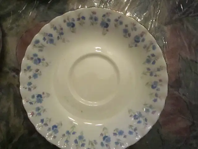Royal Albert MEMORY LANE fine bone china set for 4