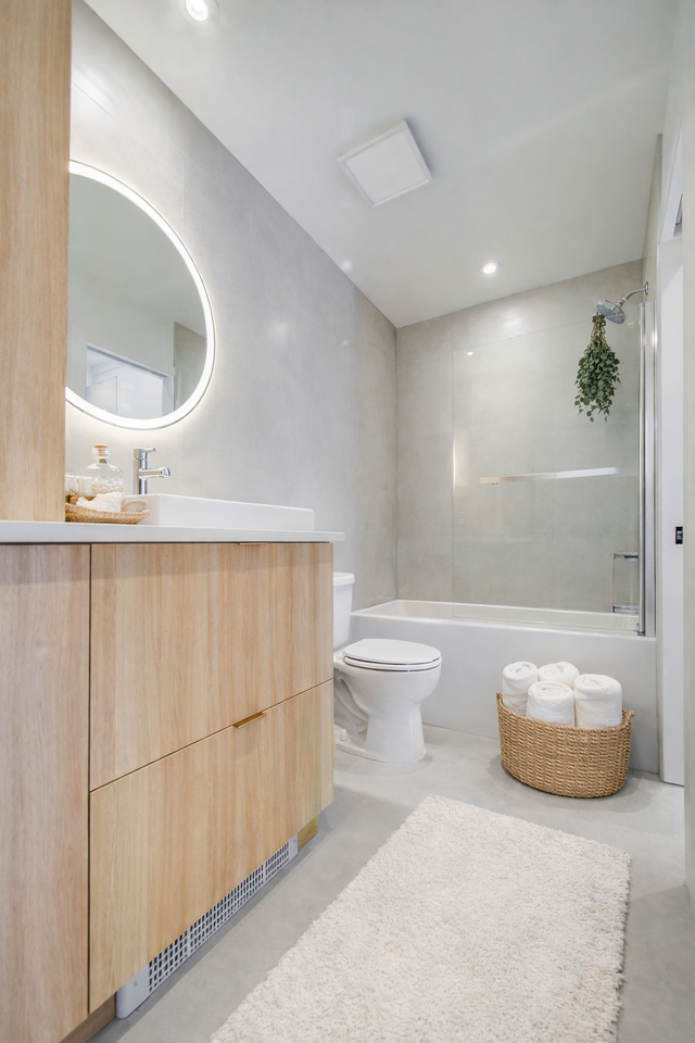 3 ½ - Private Terrace | 5 min to YUL | Pet friendly | Internet - Photo 2