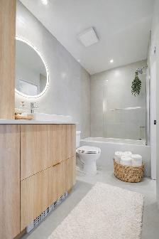 3 ½ - Private Terrace | 5 min to YUL | Pet friendly | Internet - Photo 2