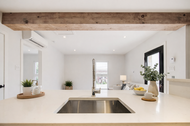 3 ½ - Private Terrace | 5 min to YUL | Pet friendly | Internet - Photo 4