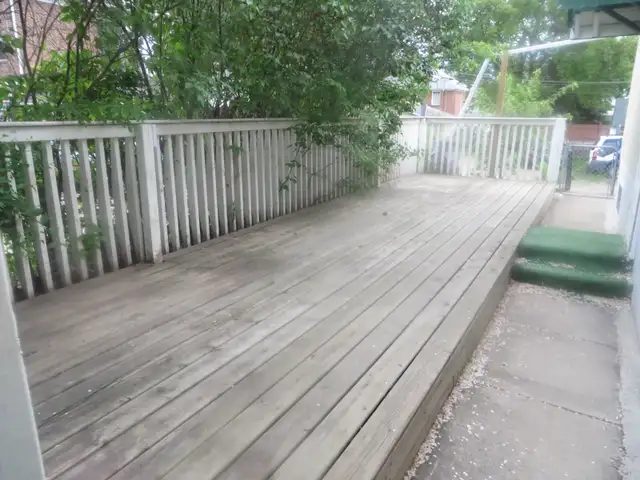 Main floor only two bedroom house - Photo 2