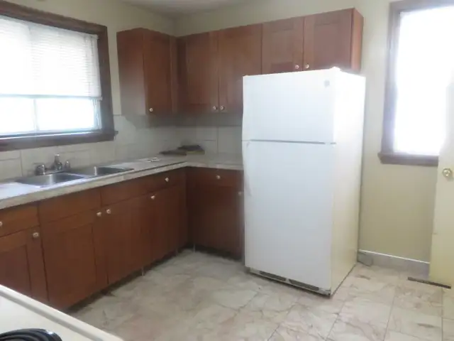 Main floor only two bedroom house - Photo 4