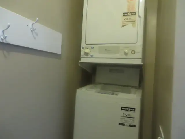 Main floor only two bedroom house - Photo 5