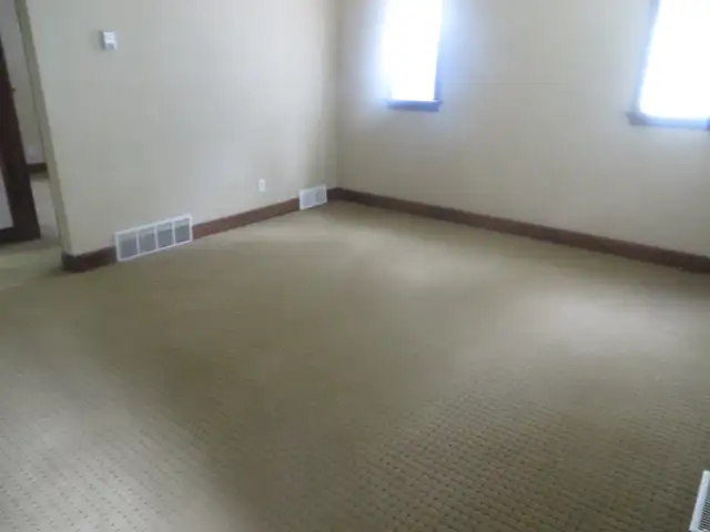 Main floor only two bedroom house - Photo 6