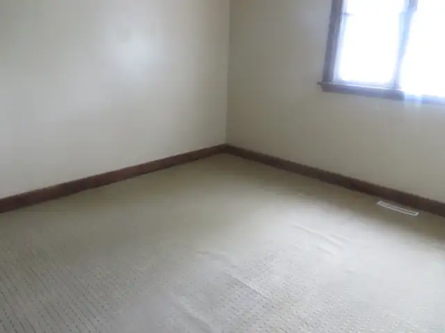 Main floor only two bedroom house - Photo 7