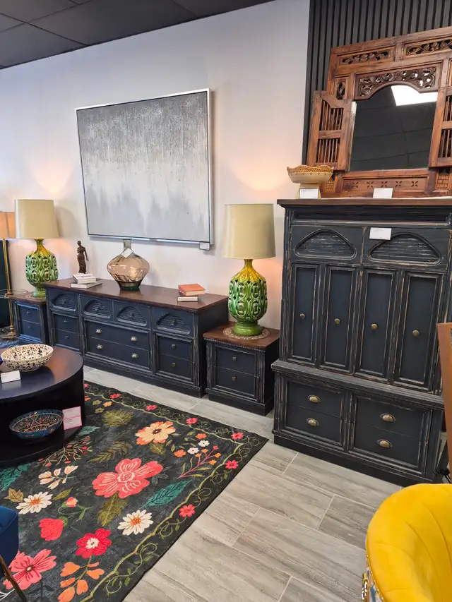 VINTAGE FURNITURE - Photo 3