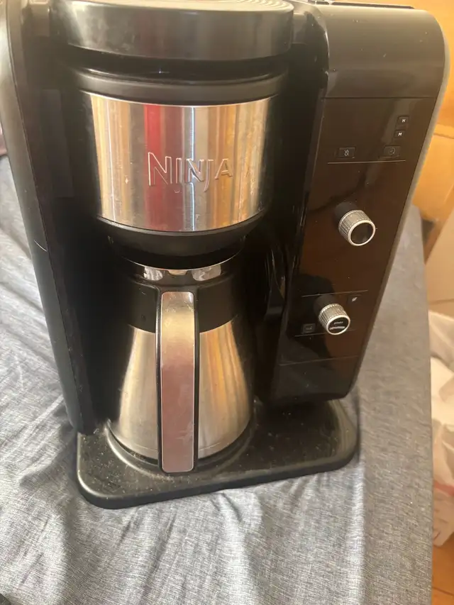 cafetière ninja 80$ NÉGOCIABLE à 60$