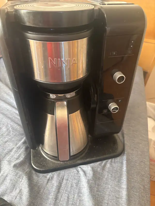 cafetière ninja 80$ NÉGOCIABLE à 60$ - Photo 2