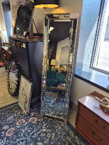 STAND UP MIRROR
