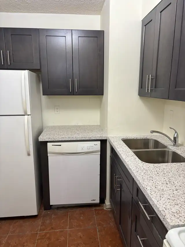 1 Bedroom condo for rent - Photo 2