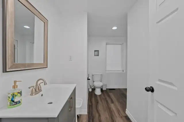 Private Clean Rooms All-Girls House Available Immediately$650 - Photo 5