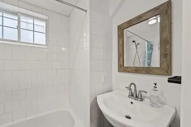 Private Clean Rooms All-Girls House Available Immediately$650 - Photo 6