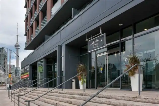 Gorgeous 1 BDRM Condo w/Parking/Balcony/Locker-Downtown Toronto