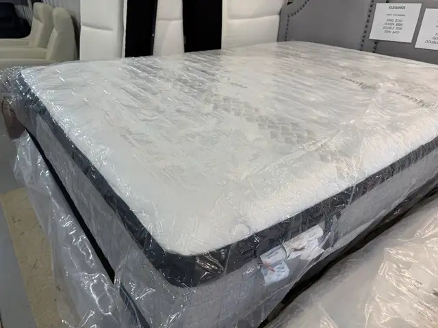 Double sized adjustable base with firm mattress - Photo 3