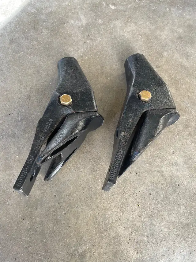 2 New Bourgault splitter seed boots - Photo 2