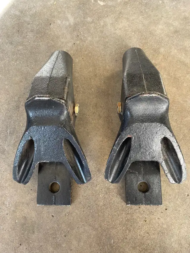 2 New Bourgault splitter seed boots - Photo 4