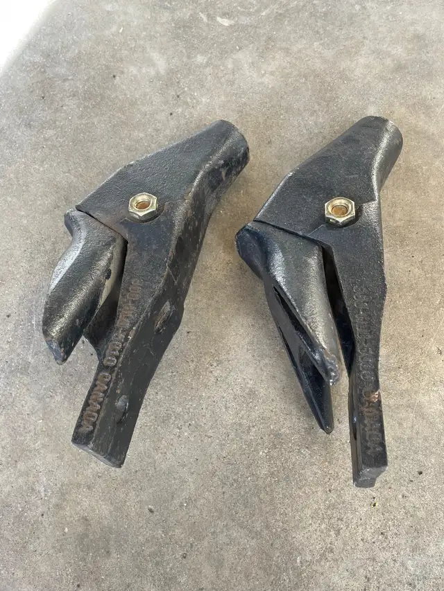 2 New Bourgault splitter seed boots - Photo 5