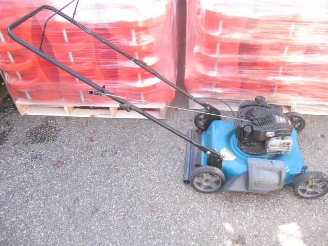 MTD YARD WORKS 21 INCH 6.25 H/P BRIGGS ENGINE PUSH LAWN MOWER