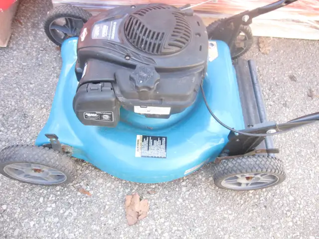 MTD YARD WORKS 21 INCH 6.25 H/P BRIGGS ENGINE PUSH LAWN MOWER - Photo 4