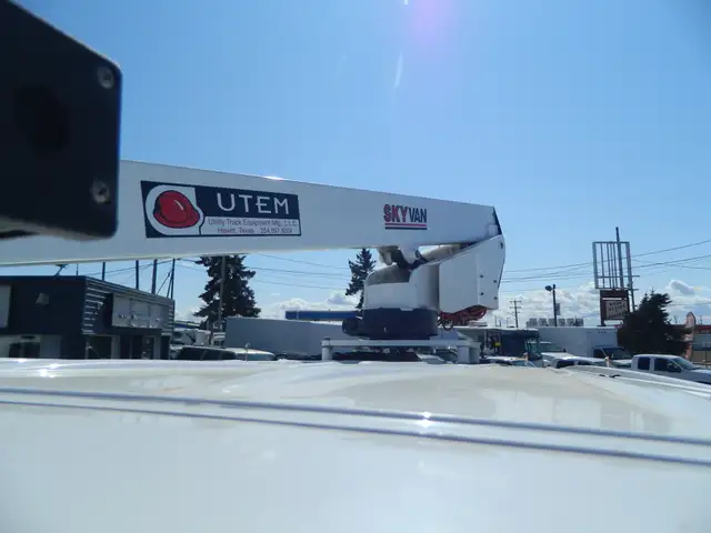 2018 Mercedes-Benz Sprinter Van cargo van with bucket lift model - Photo 13