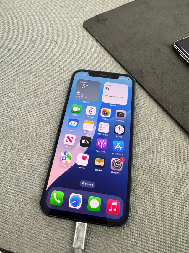 Unlocked Apple iPhone 12 with 1 year warranty ! - Photo 4