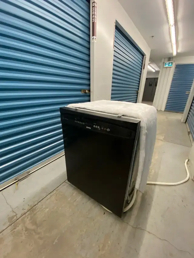 black dishwasher available - Photo 3