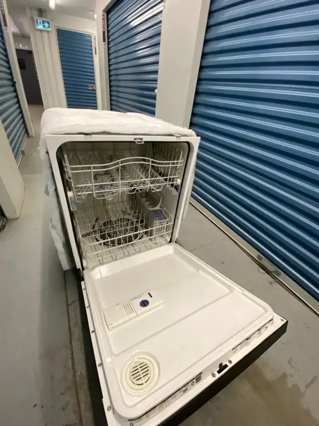 black dishwasher available - Photo 5