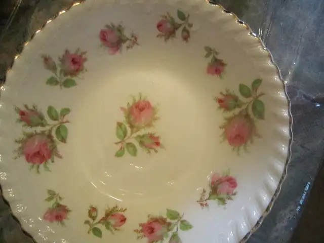 Johnson Bros. Windsor Ware ENGLISH ROSE china set for 4 - Photo 2