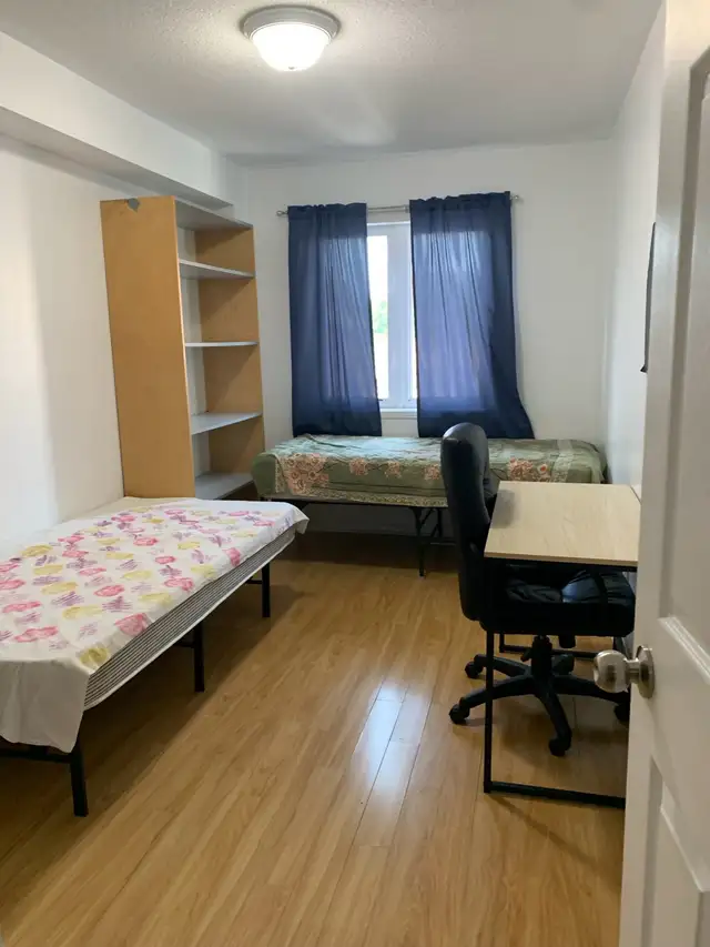 First floor room in sharing for rent, steps to Seneca@york $600. - Photo 2