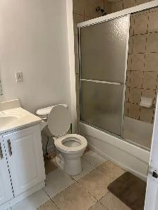 First floor room in sharing for rent, steps to Seneca@york $600. - Photo 7