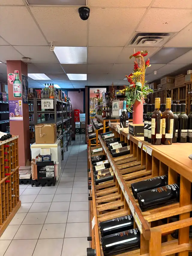 LIQUOR STORE FOR LEASE - 14st & 17th ave SW - Photo 4