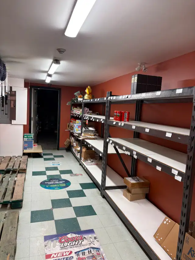 LIQUOR STORE FOR LEASE - 14st & 17th ave SW - Photo 7