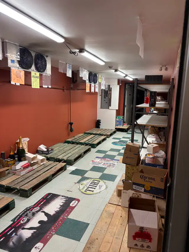 LIQUOR STORE FOR LEASE - 14st & 17th ave SW - Photo 9