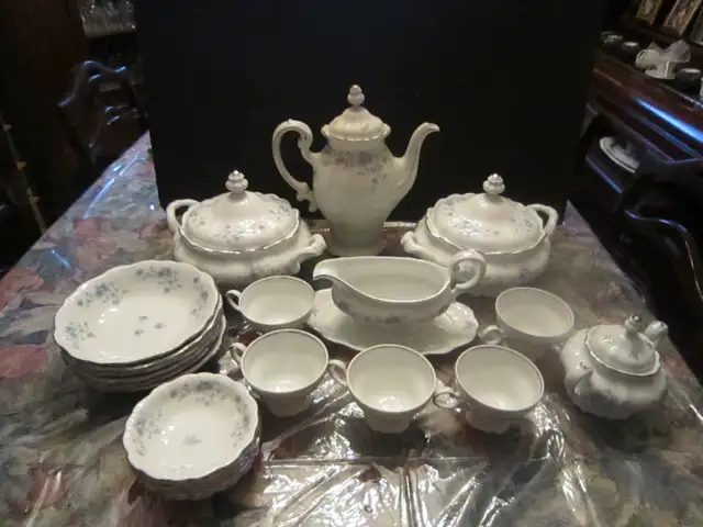 Johann Haviland BLUE GARLAND fine bone china